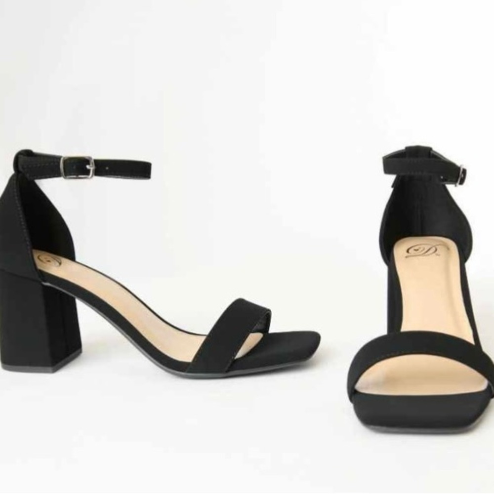 Unique Vintage Black Ankle Strap Suede Heeled Sandals Size 10  NWT